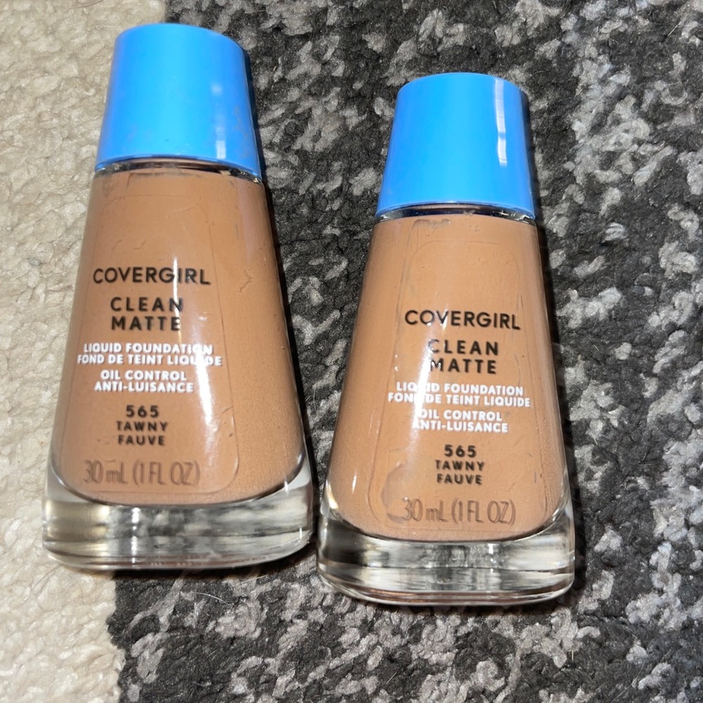 Covergirl Clean Matte Liquid Foundation #565 - Tawny, 1 FL Oz, Lot of 2